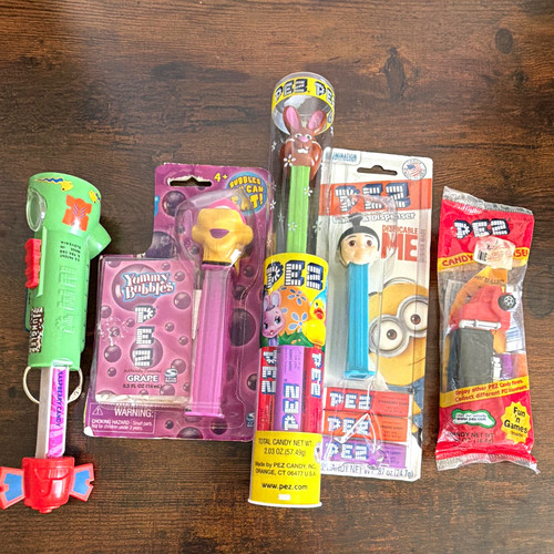 Lot pez dispensers - of,
